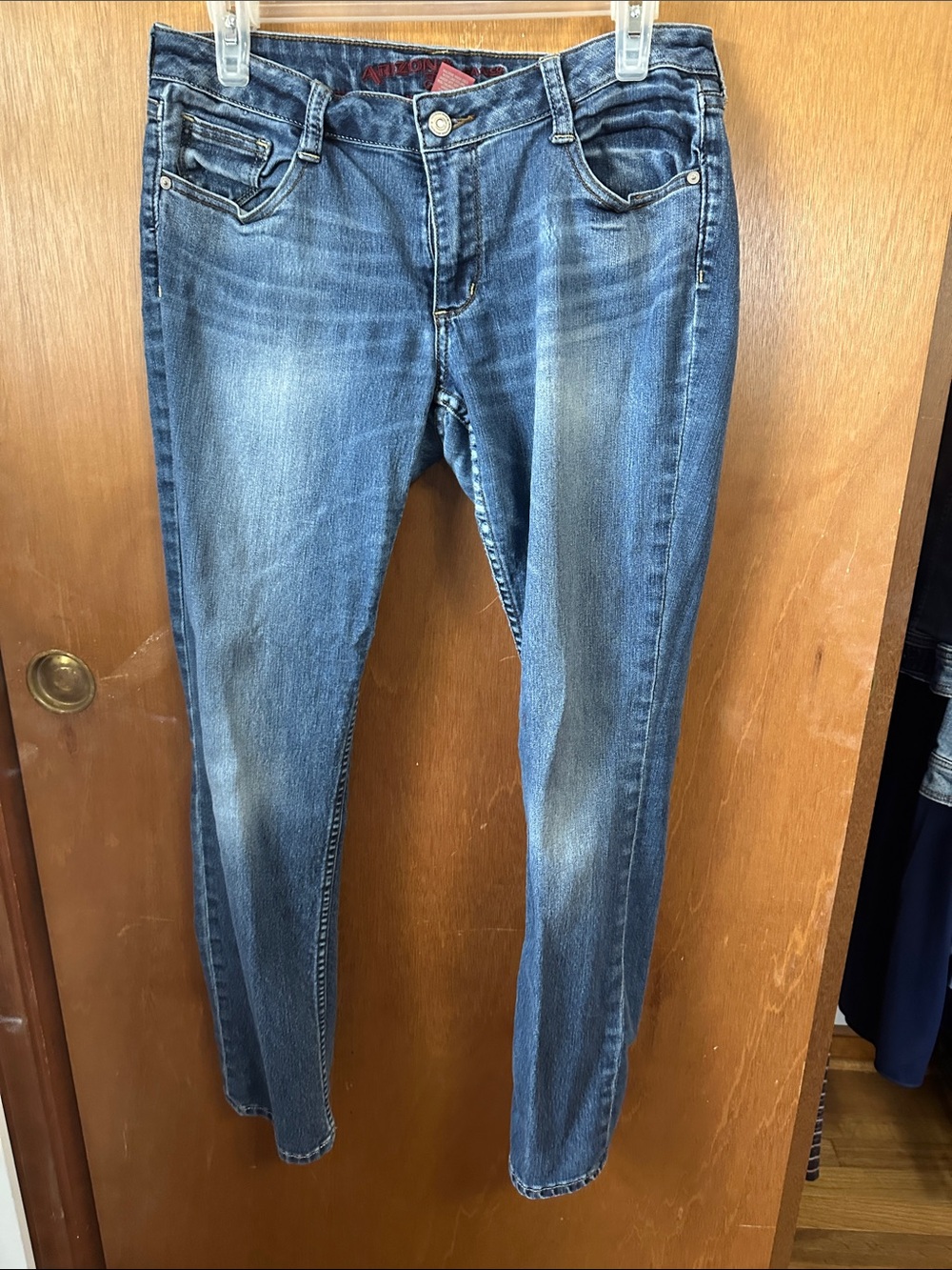 Arizona Jean Company Women's Skinny Jeans in Medium Wash Blue